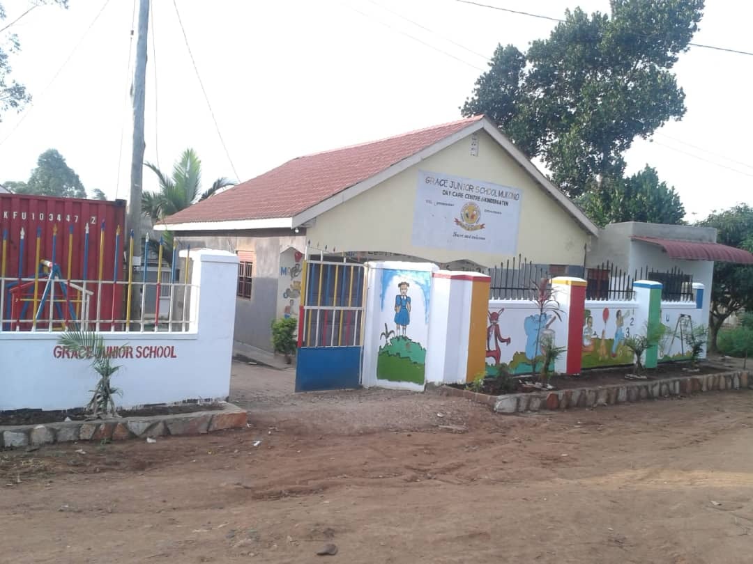 Mural at the Grace Junior School gate, 2018.