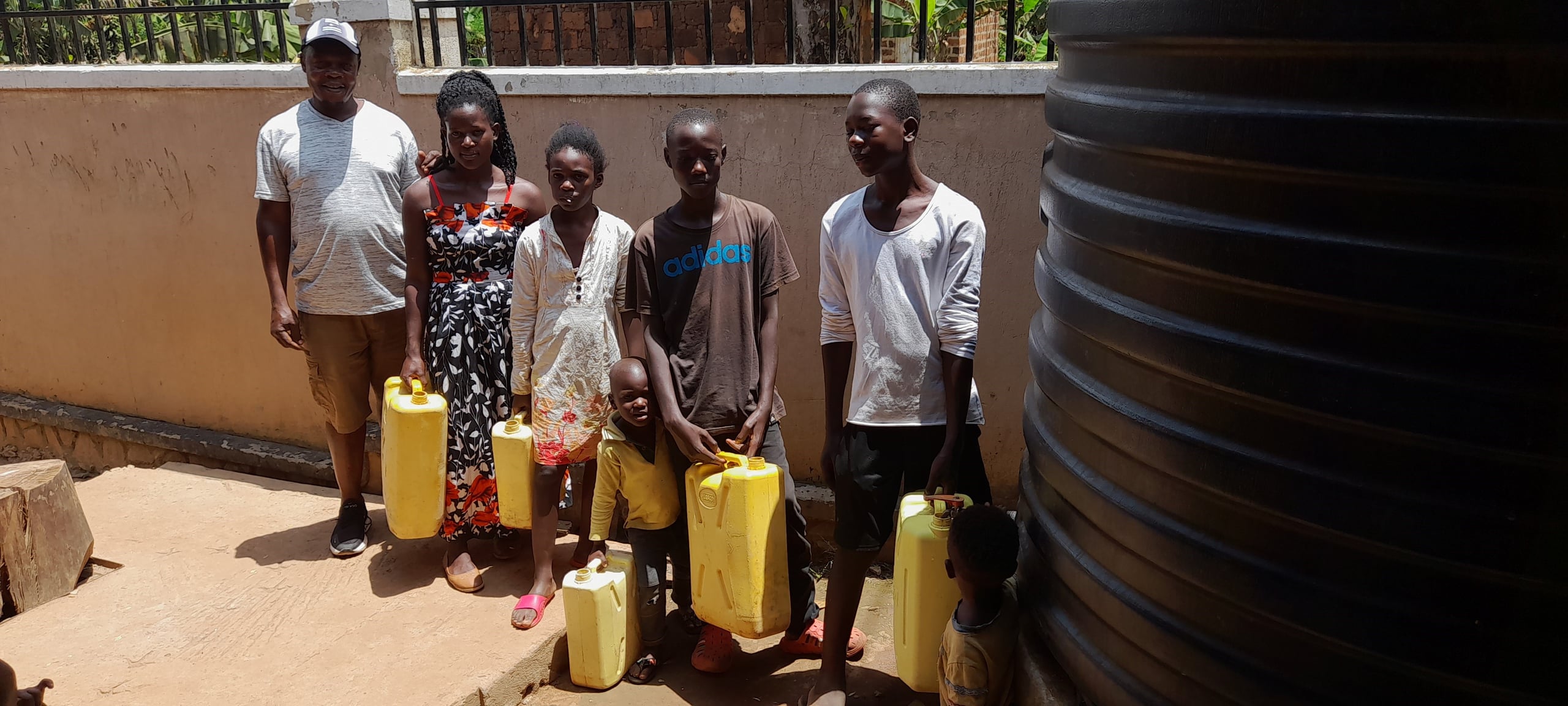 Families filling jerrycans at Grace, 2021.