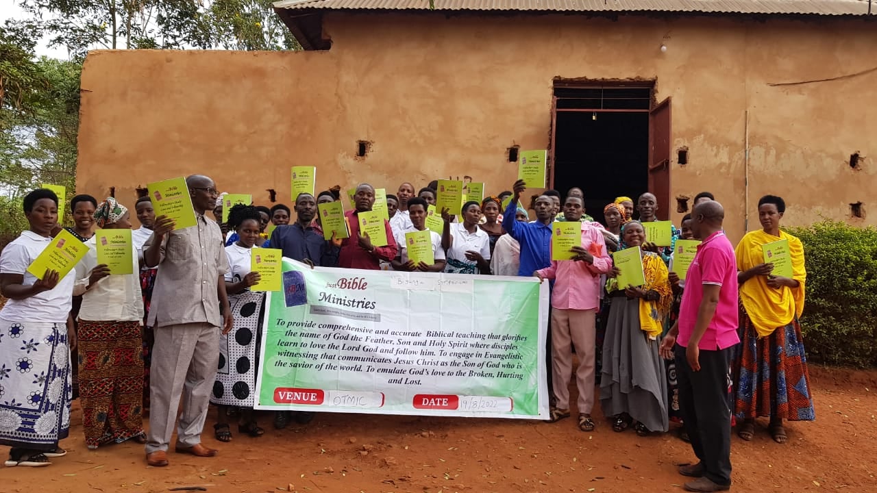 Symposium group in Tanzania, 2022.